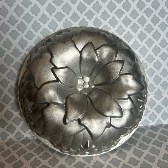 Nordic Ware Other - Nordic Ware Poinsettia Cake Pan